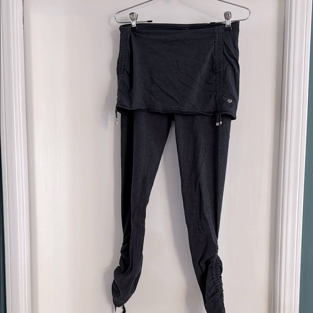 Lululemon ribbed gray leggings with foldover waist, drawstrings at ankle, size 8